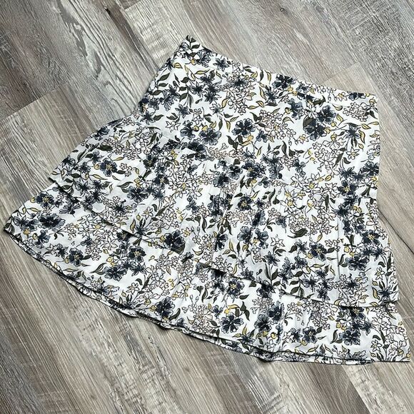 Loft floral layered skirt | size 0 | 18.5” length | New w/o tags (1556) - Picture 4 of 10